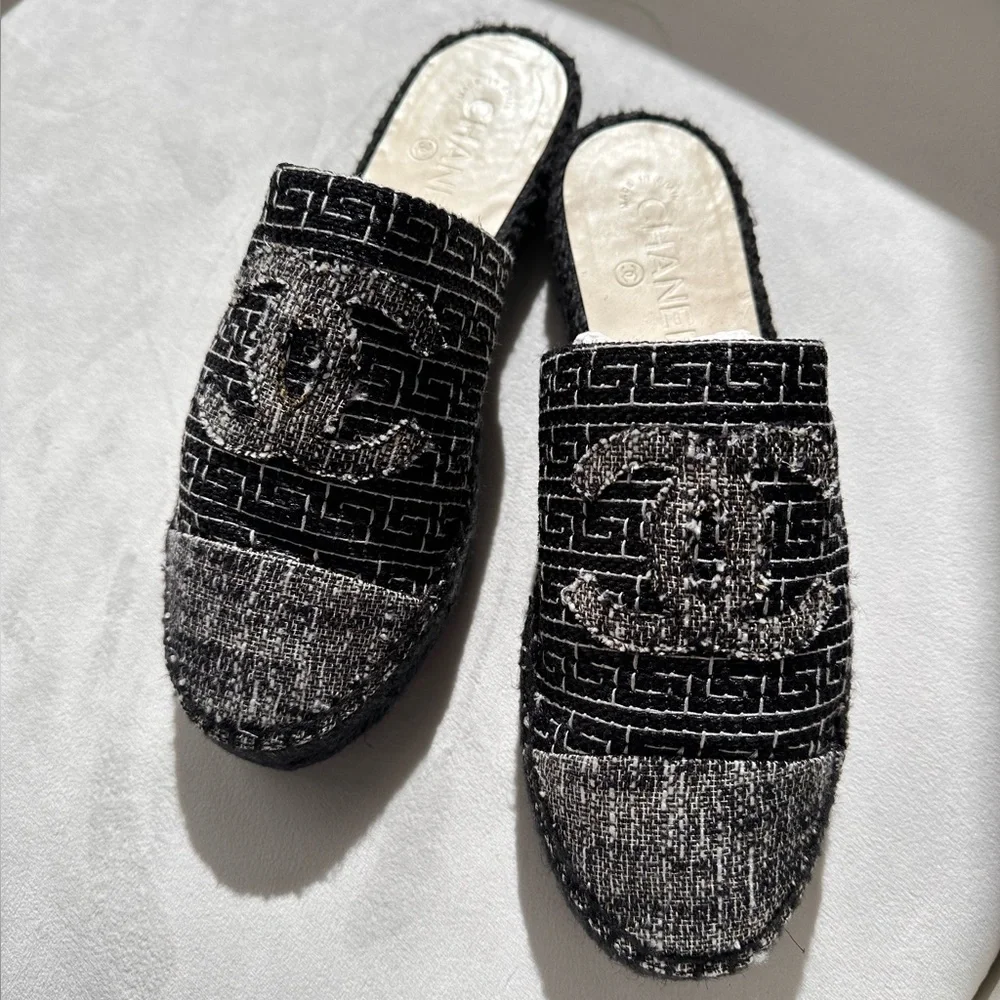 NEW Chanel Authentic Brand New CC Tweed Espadrilles/Mules Black Grey EU39 US:8.5